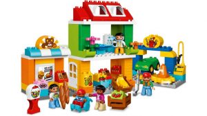 10836 Town Square (Городская площадь)
