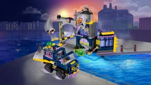 41237 Batgirl's Secret Bunker (Секретный бункер Бэтгёрл)