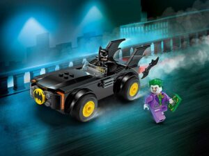 76264 Batmobile Pursuit: Batman vs. The Joker (Погоня на Бэтмобиле: Бэтмен против Джокера)