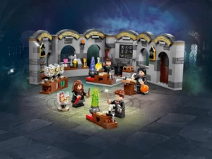 76431 Hogwarts Castle: Potions Class (Замок Хогвартс: Урок зельеварения)