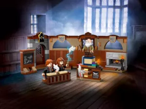 76442 Hogwarts Castle: Charms Class (Замок Хогвартс: Урок заклинаний)
